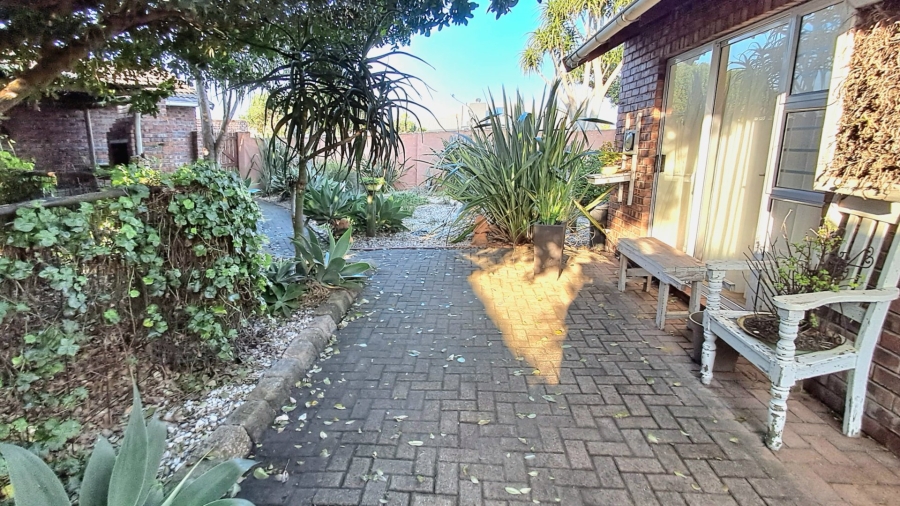 4 Bedroom Property for Sale in Seaview Eastern Cape